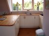keuken met afwasmachine, combi-magentron koelkast en veilighiedsfornuis