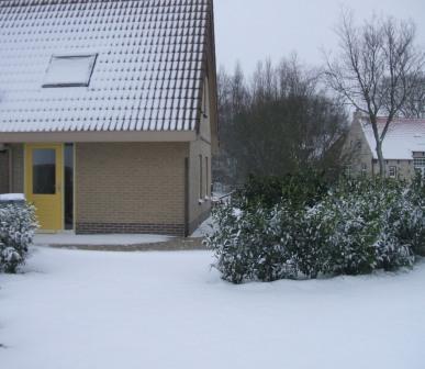 sneeuw op Ameland is een apparte gewaarwording. Iniho staat er mooit bij!